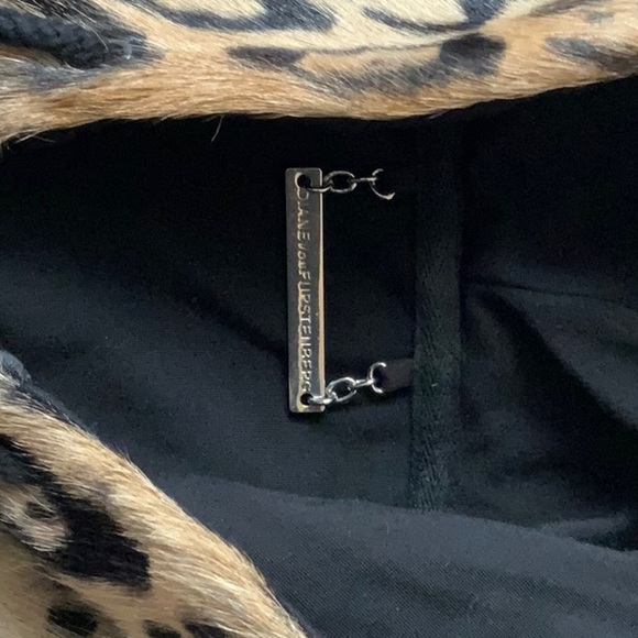 Diane von Furstenberg Mixed Fur sweatshirt. Size 8 - Picture 2 of 6